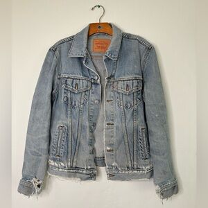 Levi’s Denim Button Front Jacket Heavily Distressed Size L Womens Blue